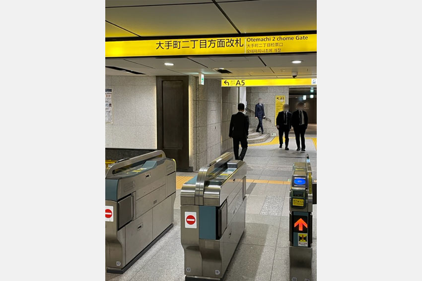 東京メトロ丸ノ内線大手町駅のA5改札を出ます。